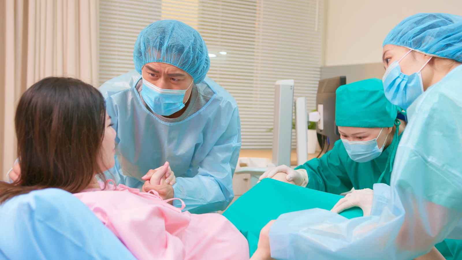 pregnant woman in delivery room