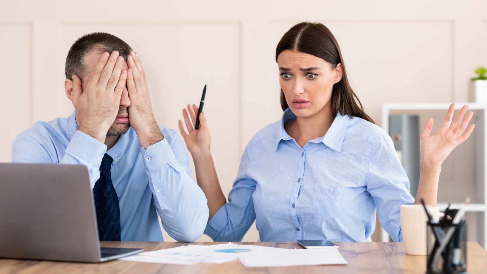 Man tired of a ladys incompetence
