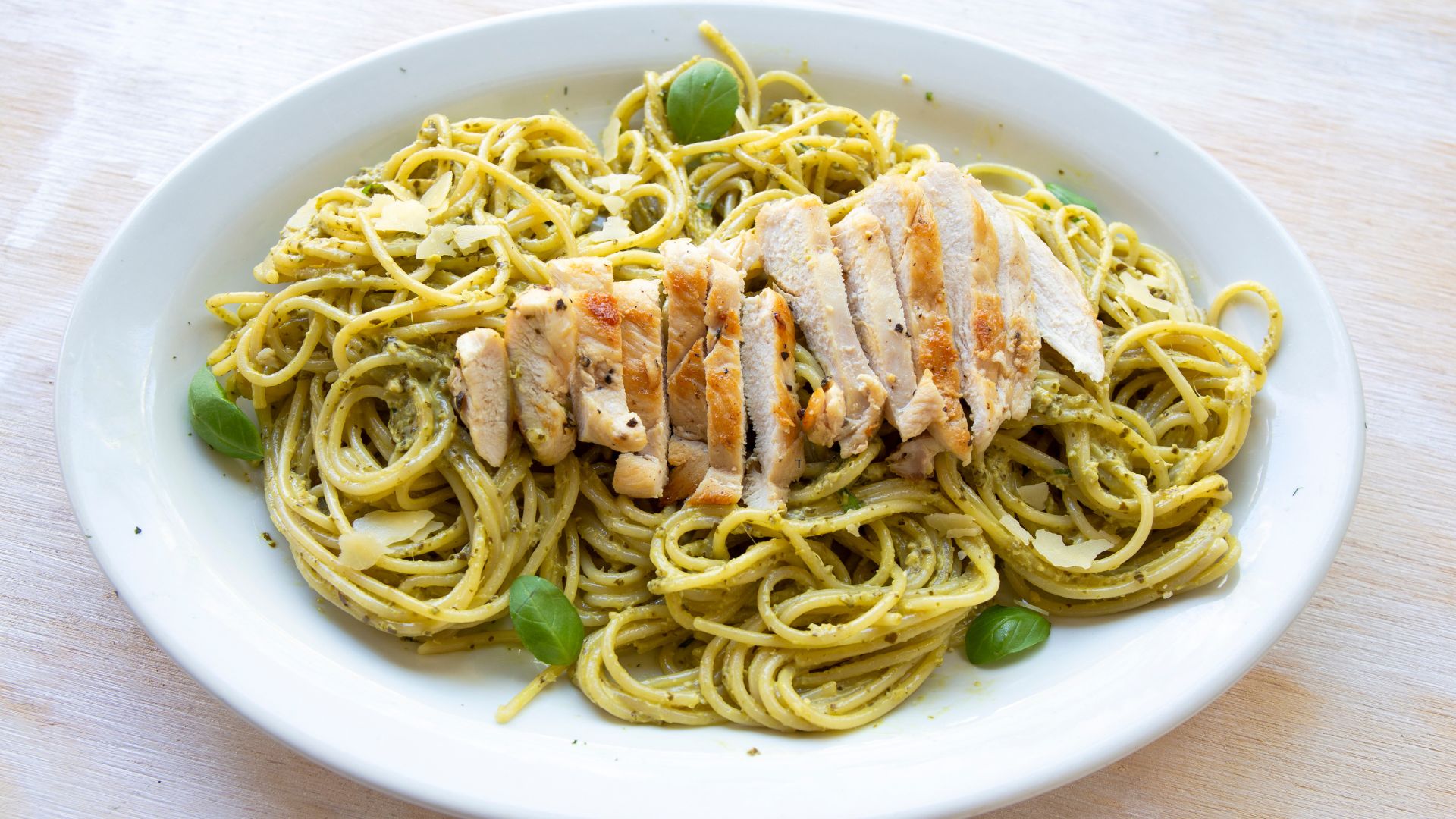 Pasta with pesto and chicken