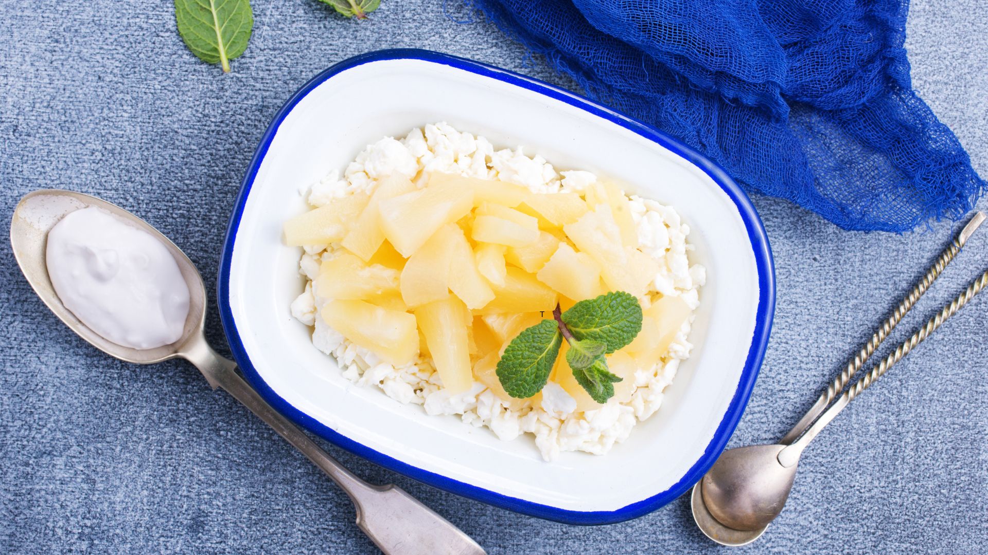 Cottage cheese and pineapple