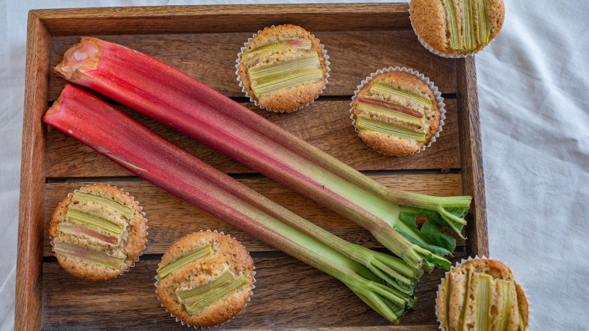 rhubarb muffins