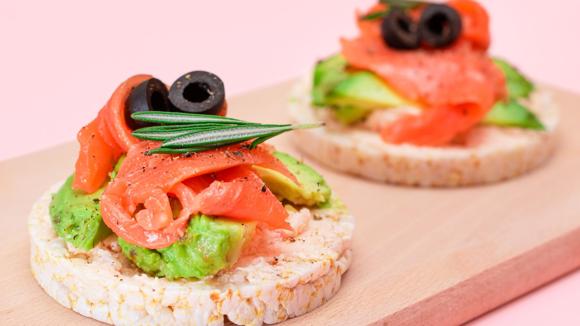 Smoked salmon rice cake